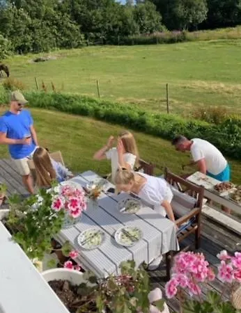 Hus Med Bat, Naerhet Til Og Pulpit Rock Jorpeland