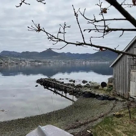 Hus Med Bat Pa Jorpeland, Naerhet Til Og Pulpit Rock * Jørpeland