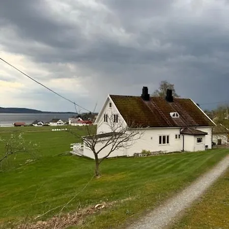 Hus Med Bat Pa Jorpeland, Naerhet Til Og Pulpit Rock * Jørpeland