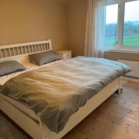 Hus Med Bat Pa Jorpeland, Naerhet Til Og Pulpit Rock * Jørpeland